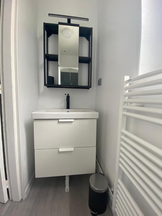 Apartment Centre *