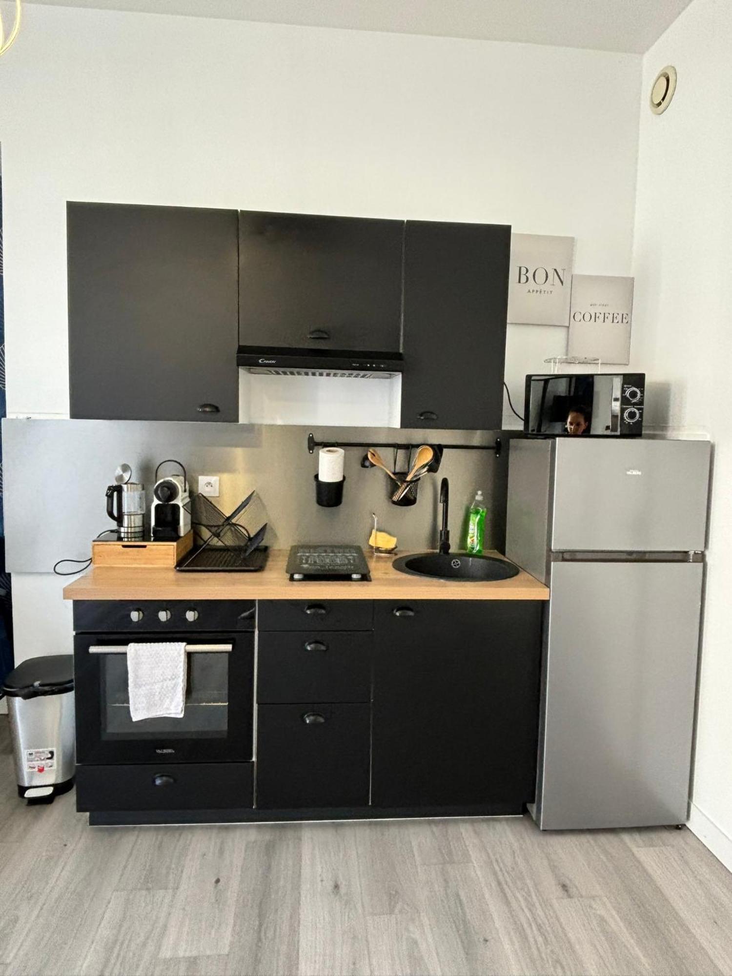 Apartment Centre *