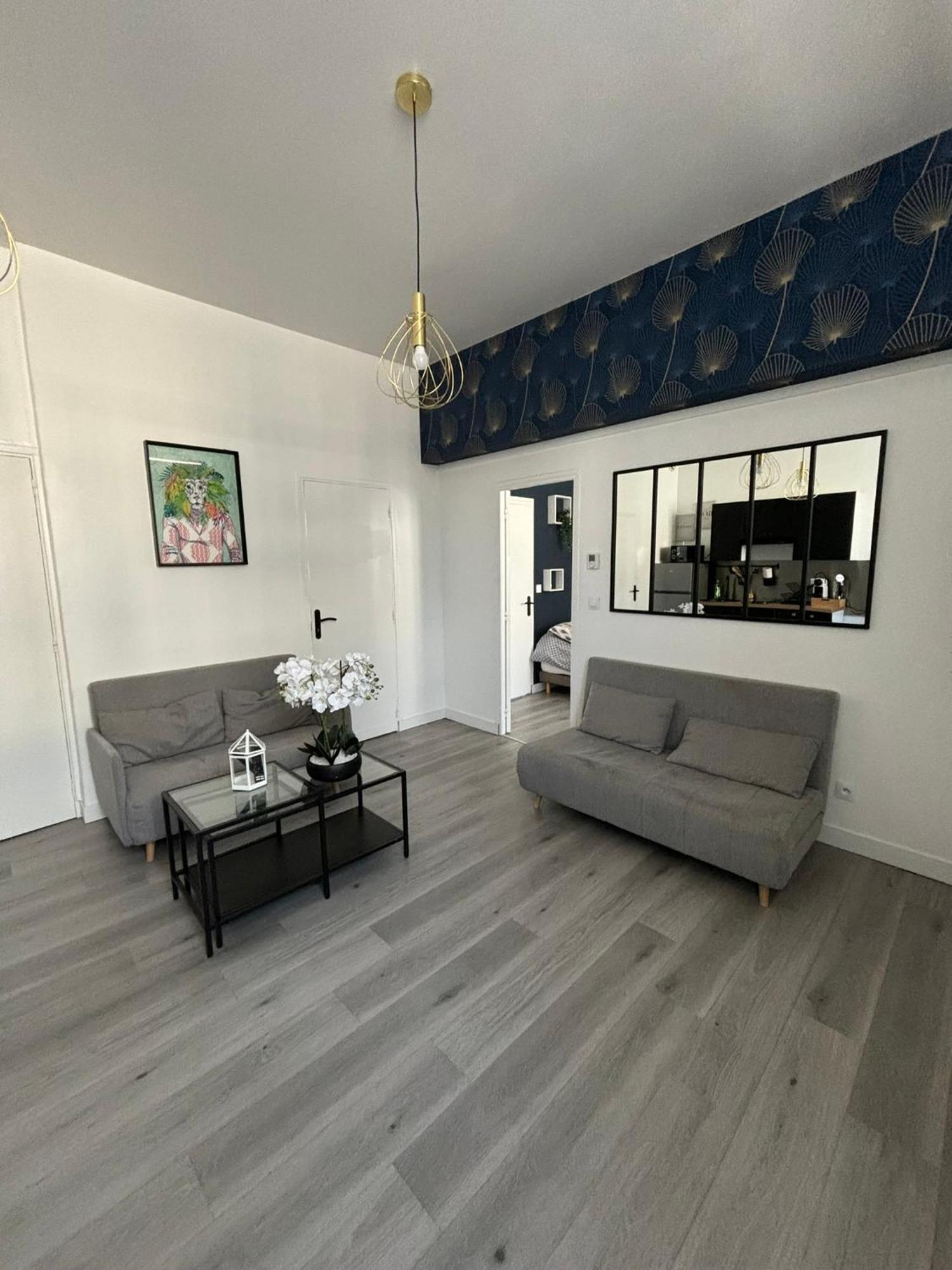 Centre Apartment *